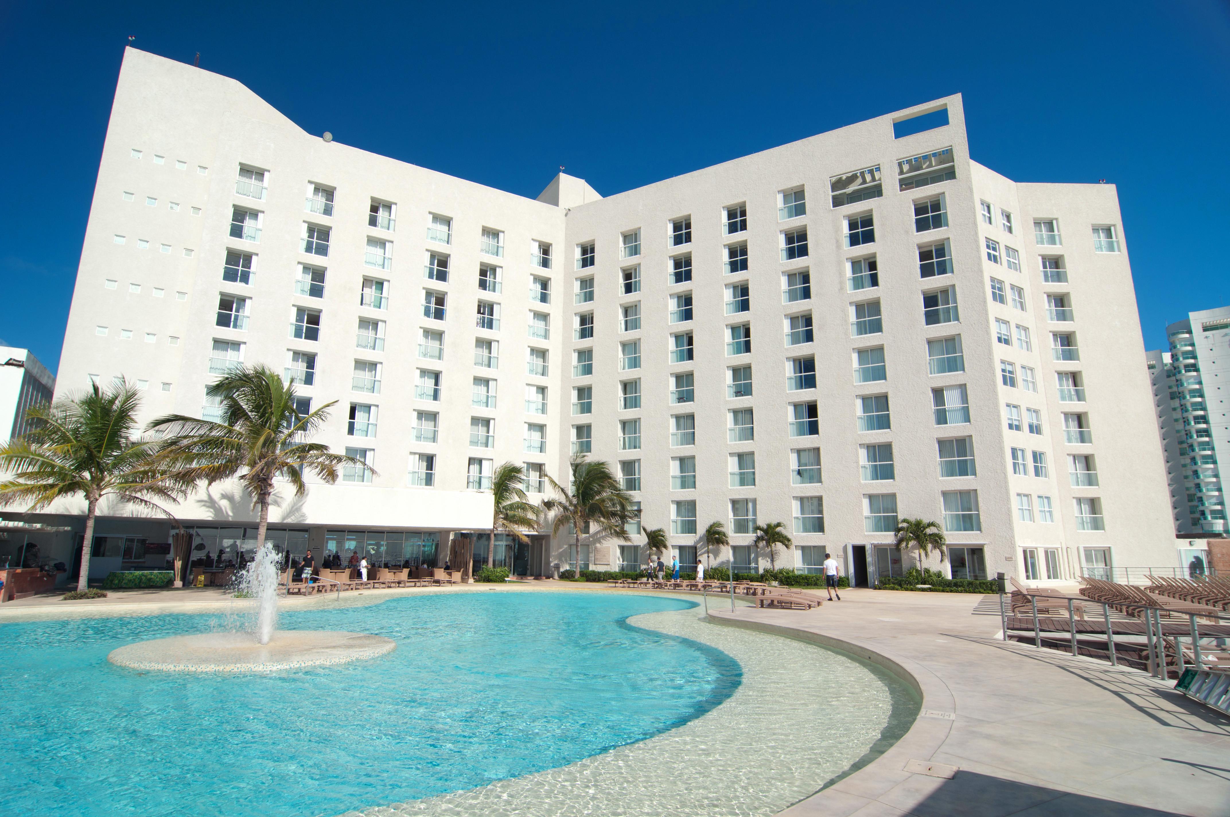 Sunset Royal Hotel Cancún Exterior foto